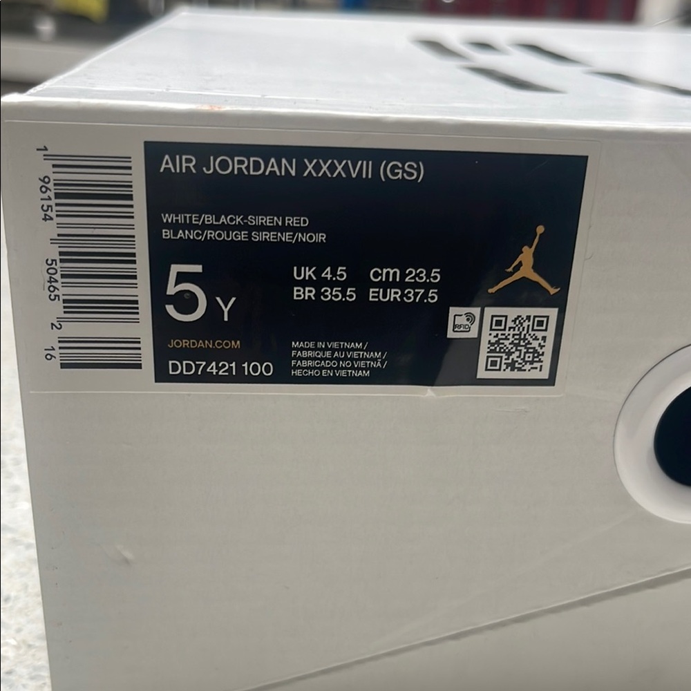 Air Jordan XXXVII GS Sneakers